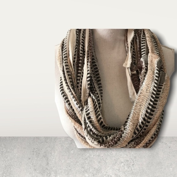 Cream/white/black infinity patterned scarf - Picture 2 of 4